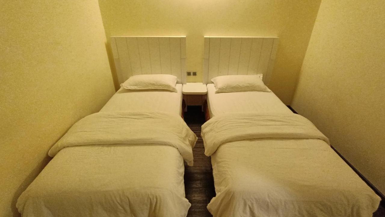 Oyo 90457 Borneo Eco-House Hashtag 12 Boutique Hotel Kota Kinabalu Bagian luar foto
