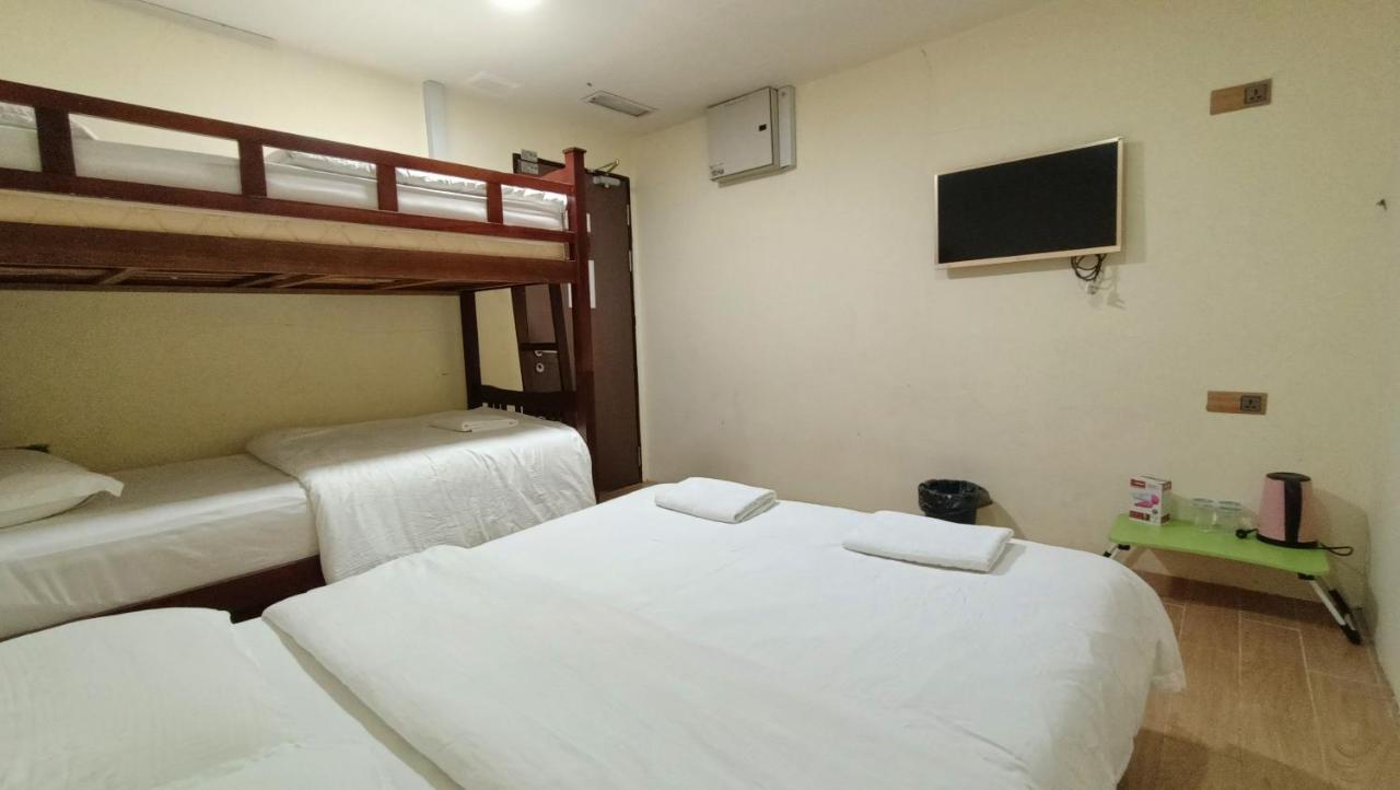 Oyo 90457 Borneo Eco-House Hashtag 12 Boutique Hotel Kota Kinabalu Bagian luar foto