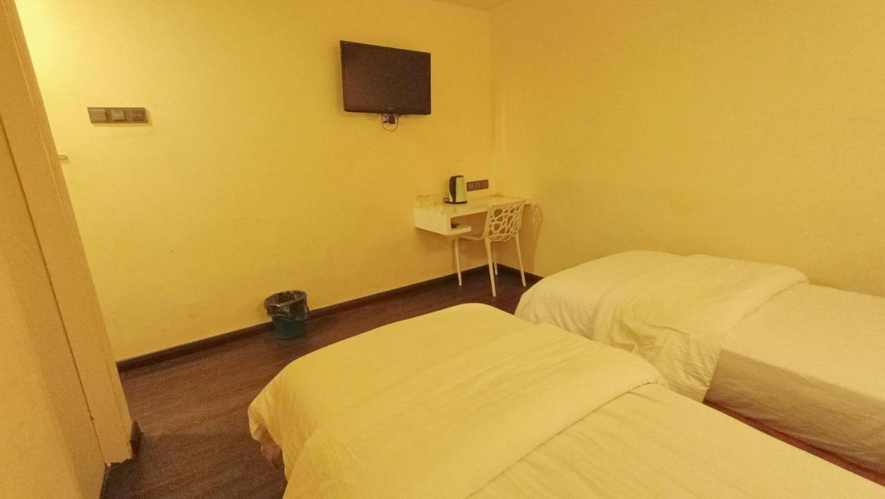 Oyo 90457 Borneo Eco-House Hashtag 12 Boutique Hotel Kota Kinabalu Bagian luar foto